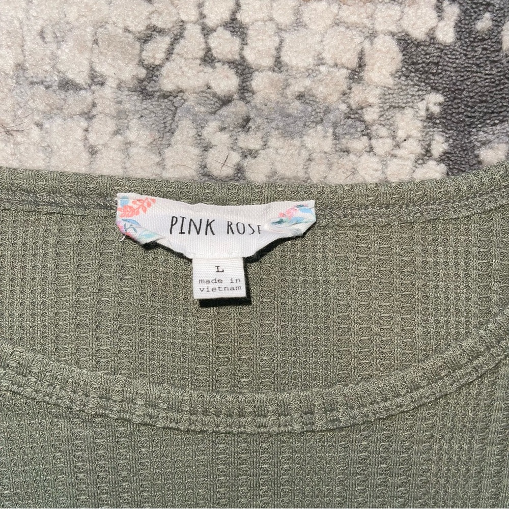 lightly worn top - Picture 3 of 3
